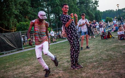 Tańce pod sceną główną