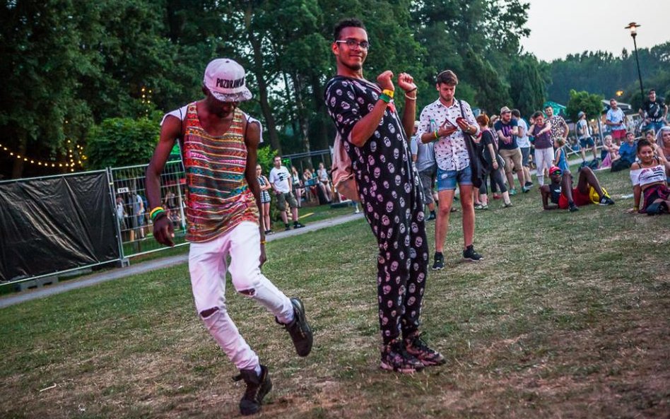 Tańce pod sceną główną