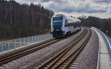 Pociągi pasażerskie na modernizowanych trasach mają pojechać z prędkością 140 km/h
