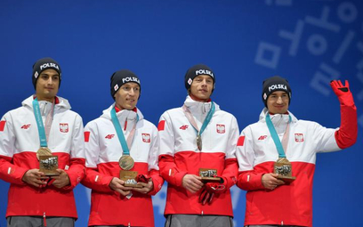 Polscy skoczkowie na podium (od lewej): Kamil Stoch, Dawid Kubacki, Stefan Hula i Maciej Kot