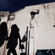 Banksy stworzył w dobę dwa nowe murale. Co przedstawiają?