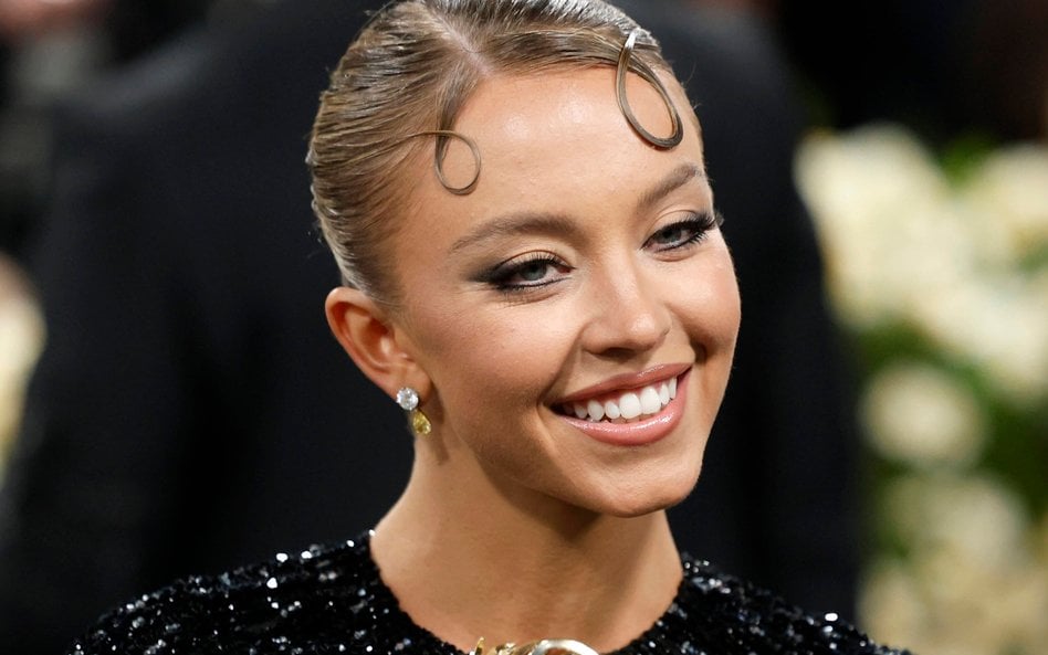 Hasło przewodnie kampanii American Eagle „Sydney Sweeney has great jeans” opiera się na grze słów.
