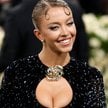 Hasło przewodnie kampanii American Eagle „Sydney Sweeney has great jeans” opiera się na grze słów.