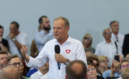 Premier Donald Tusk w Pabianicach na spotkaniu z wyborcami, 26 lipca