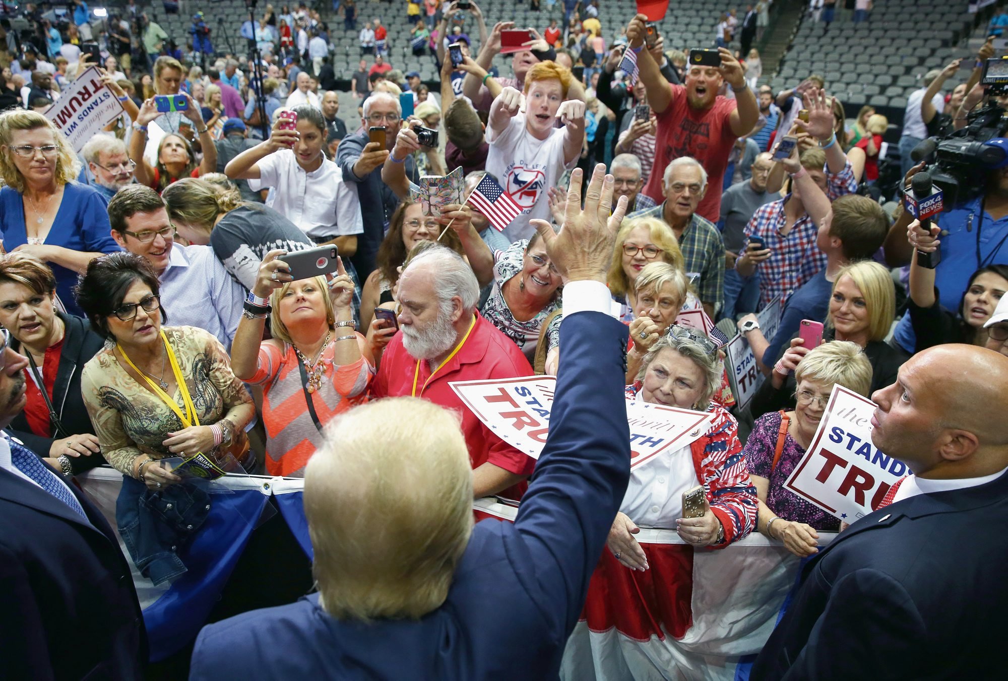 „Nielegałowie. Jak szpieguje nas Rosja”. Trolle, hakerzy, zabójcy: kulisy rosyjnej wojny z Zachodem