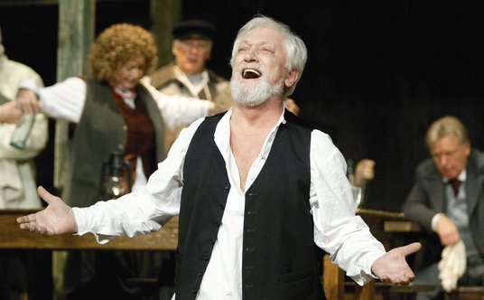 Marian Kociniak w wybitnej roli Mendla Krzyka w „Zmierzchu” Izaaka Babla (reż. Bogdan Michalik, Teat