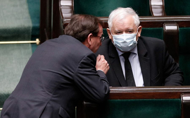 Sondaż: PiS bez większości w Sejmie. Poparcie rośnie tylko KO