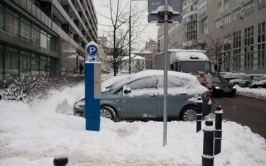 Prokuratura znów skarży uchwałę o płatnym parkowaniu w Warszawie