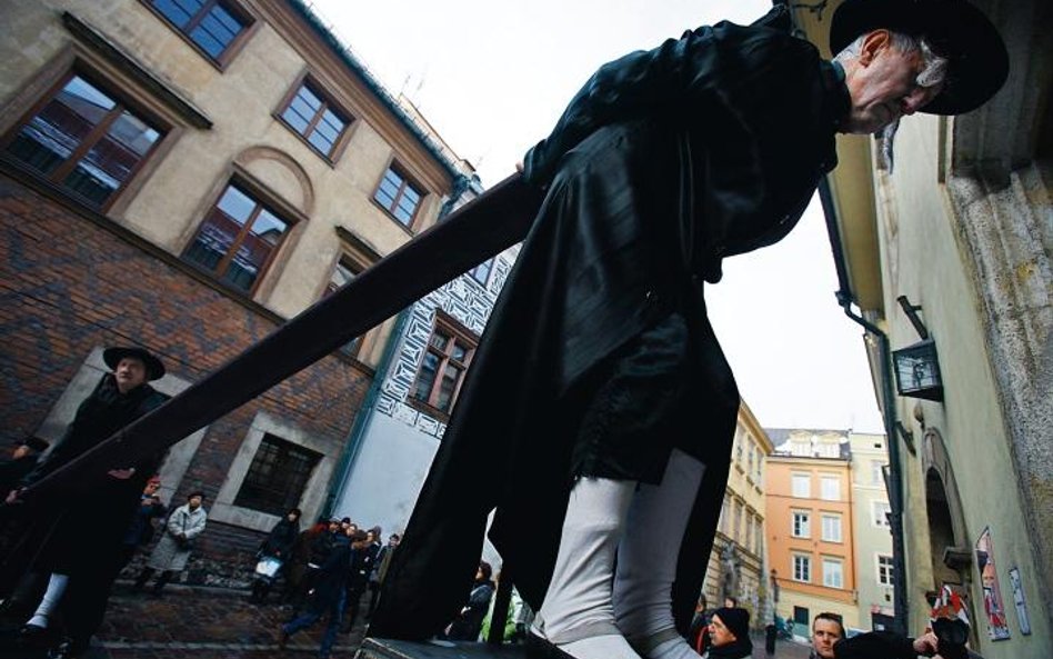 We środę, w 20. rocznicę śmierci Tadeusza Kantora, w Krakowie na ulicy Kanoniczej tam, gdzie mieścił