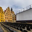 Letnie pokazy organizowane są w różnych polskich miastach, m.in. we Wrocławiu