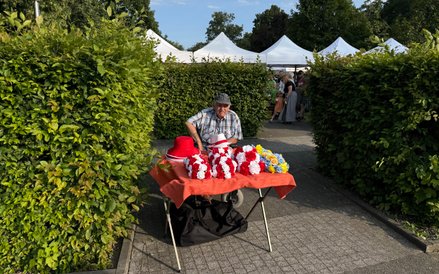 Na imprezie można było kupić wianki w narodowych barwach