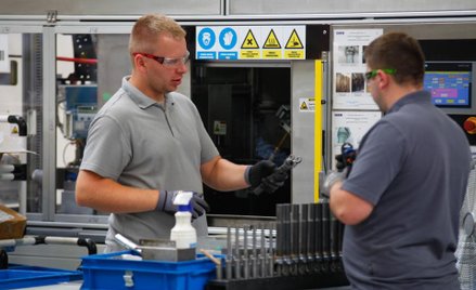 Przemysł trzyma formę