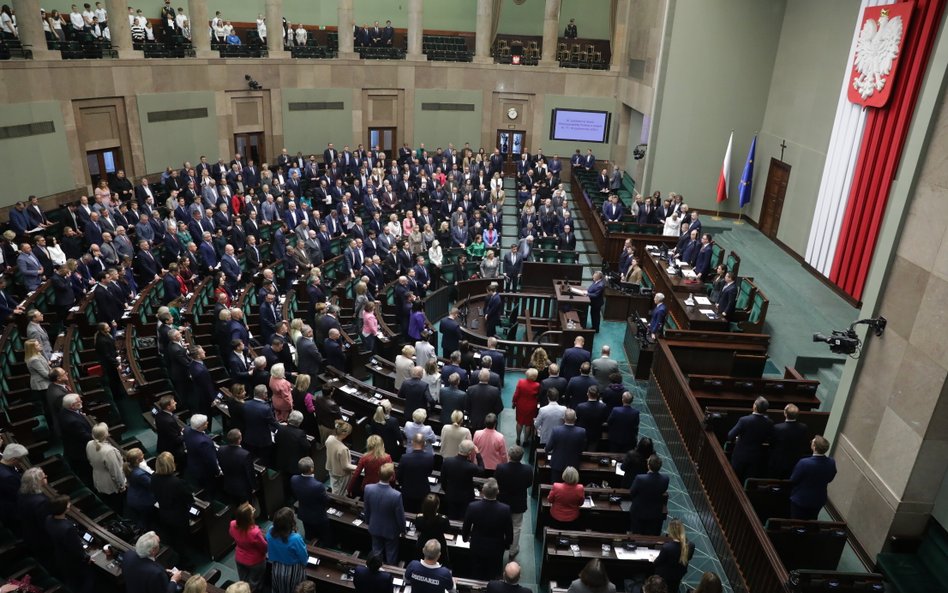 Warszawa, 18.10.2024. Posłowie na sali plenarnej Sejmu w Warszawie.