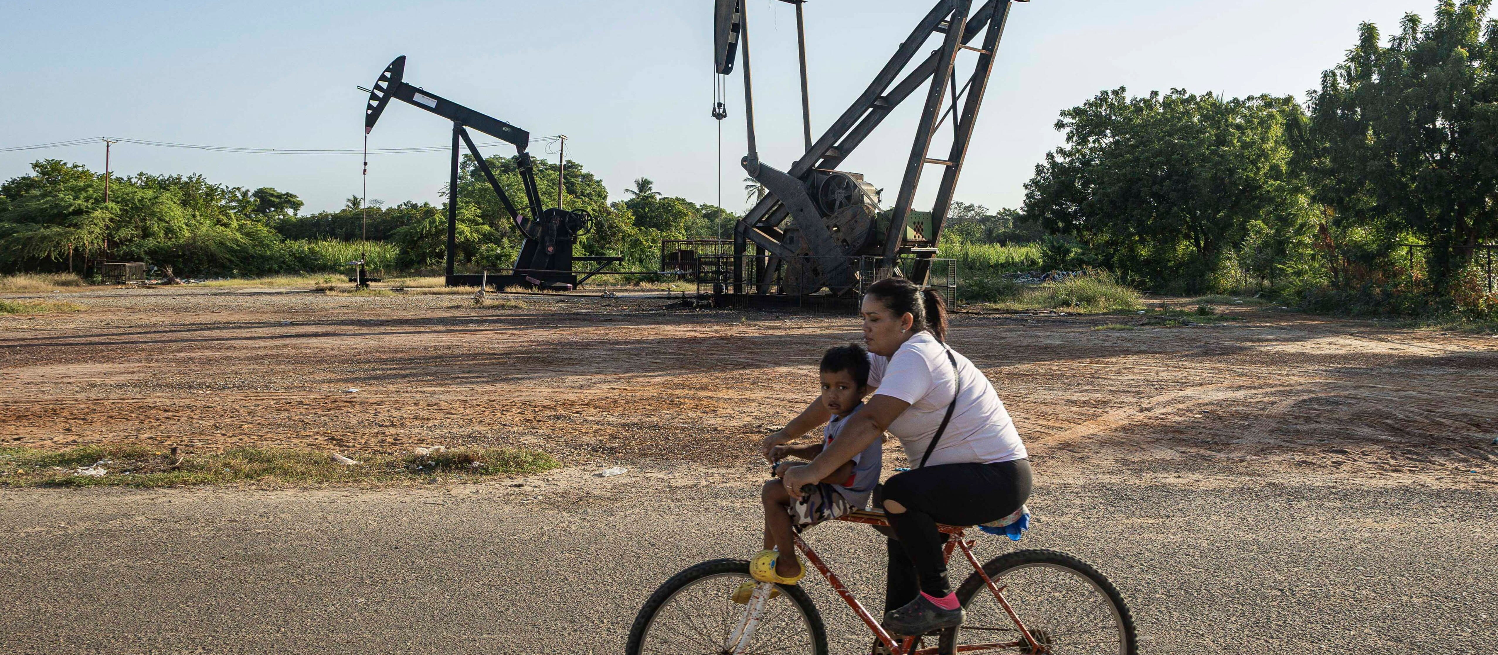 Donald Trump przejmuje wenezuelską ropę. Jak zareagują ceny?