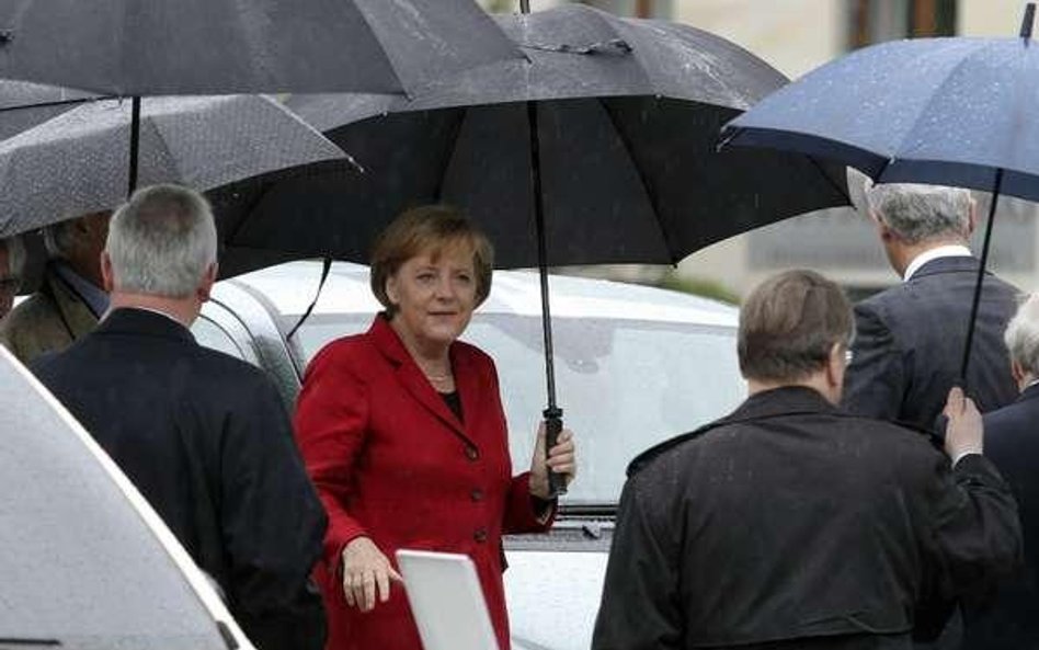 Zdaniem Angeli Merkel udzielenie pomocy Grekom to jedyny sposób na zapewnienie stabilności strefie e