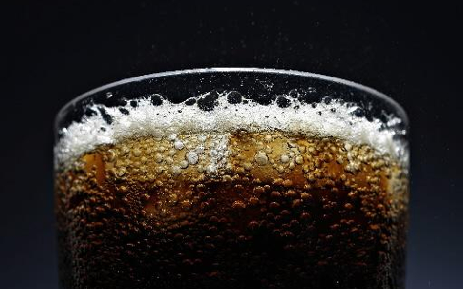 Polacy wydają 2,4 mld zł na cole