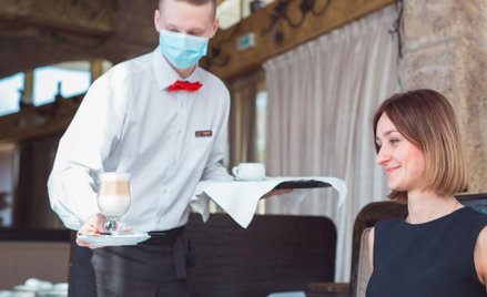 Koronawirus: Mieszkacie osobno? Randka w restauracji tak, ale na dystans