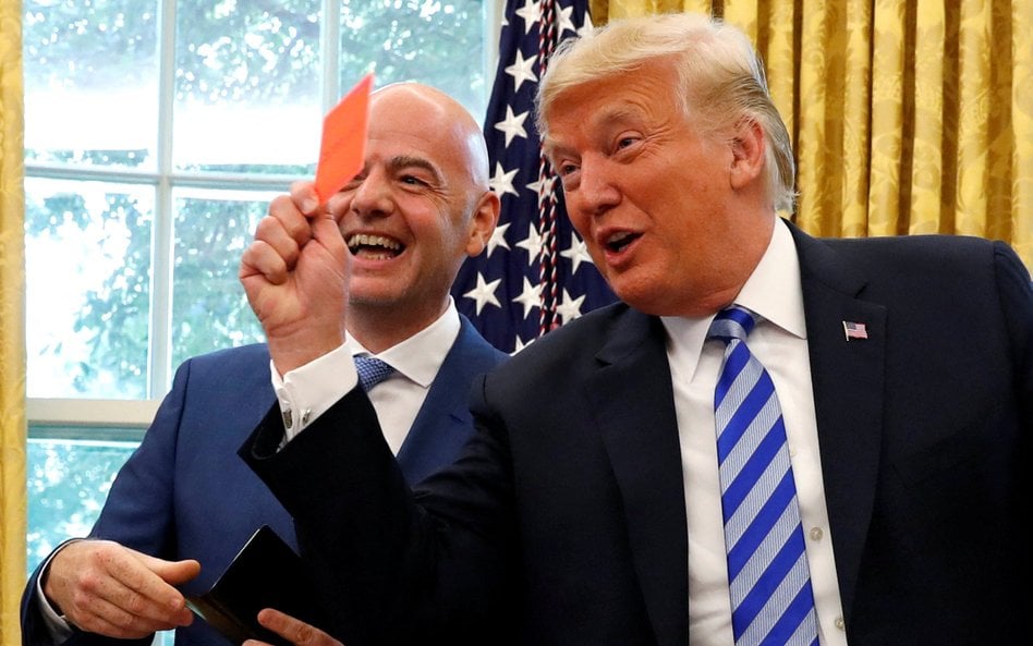 Prezydent FIFA Gianni Infantino i prezydent USA Donald Trump w Gabinecie Owalnym (zdjęcie z 2018 r.)