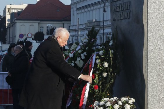 Politycy PiS wzięli udział w obchodach miesięcznicy katastrofy smoleńskiej