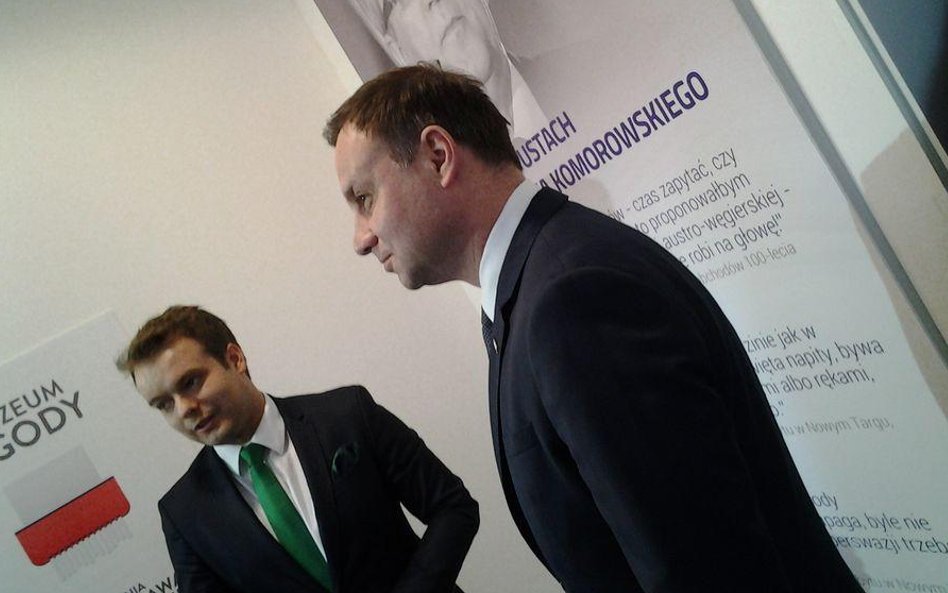 Po "muzeum" oprowadził Dudę i dziennikarzy "kustosz" znany ze wcześniejszych konwencji kandydata PiS