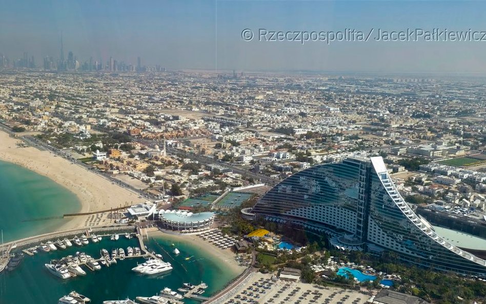 Dubaj - świat iluzji, przepychu i sprzeczności, budzi ciekawość i prowokuje