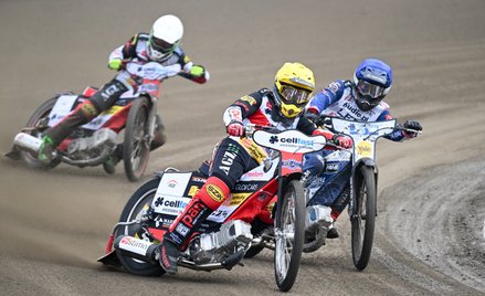 Gdyby nie pech Andrzeja Lebiediewa (kask żółty) i defekt w 10. biegu, Wilki mogłyby wywieźć zwycięst