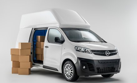 Producenci elektrycznych dostawczaków biorą kurierów na cel