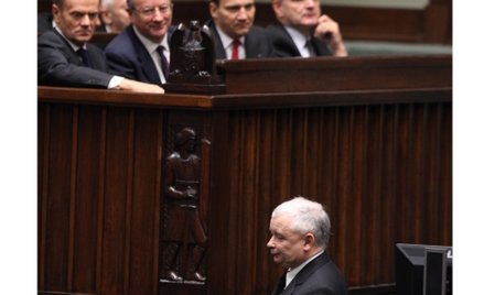 Czy Tusk chciał "zakneblować" Sikorskiego?