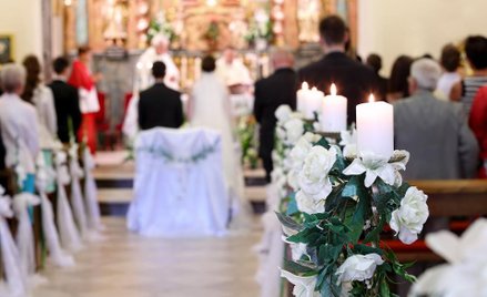Ksiądz nie zgłosił ślubu do USC, parafia zapłaci 115 tys. zł odszkodowania - wyrok Sądu Okręgowego w