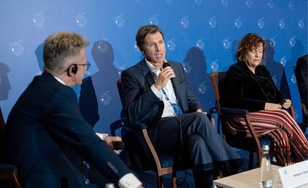 Polityka i biznes – nowe otwarcie