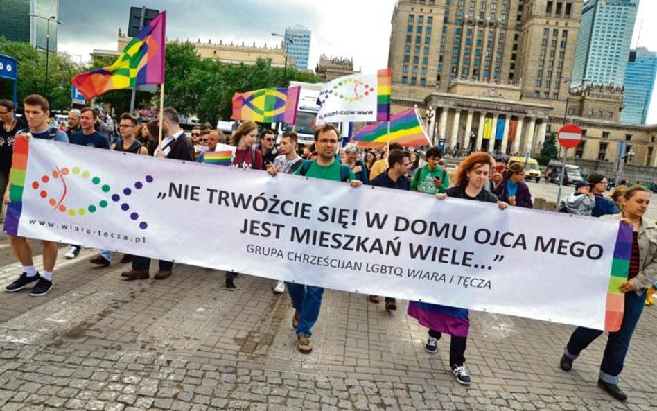 W ubiegłorocznej Paradzie Równości w Warszawie wzięli również udział chrześcijanie z grupy LGBTQ.