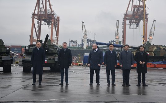 W uroczystości wzięli udział polscy i koreańscy oficjele, z prezydentem RP, wicepremierem i szefem M