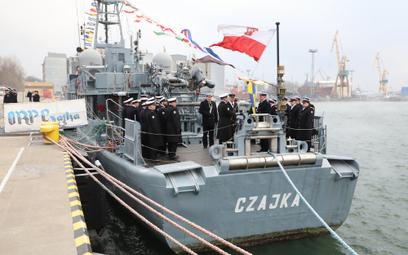 8 grudnia po raz ostatni opuszczono biało-czerwoną banderę na ORP Czajka.