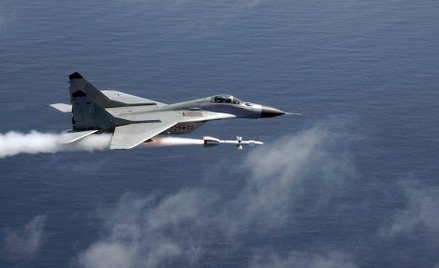 Wystrzelenie R-27 z pokładu myśliwca MiG-29