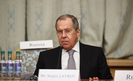 Ławrow w Chinach apeluje o "mniejszą zależność od dolara"