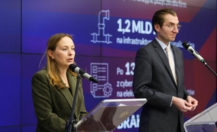 Minister funduszy i polityki regionalnej Katarzyna Pełczyńska-Nałęcz (L) i sekretarz stanu w Ministe