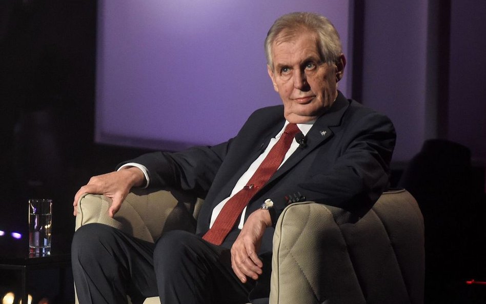 Zadowolony Miloš Zeman pozostanie prezydentem przez kolejne pięć lat.
