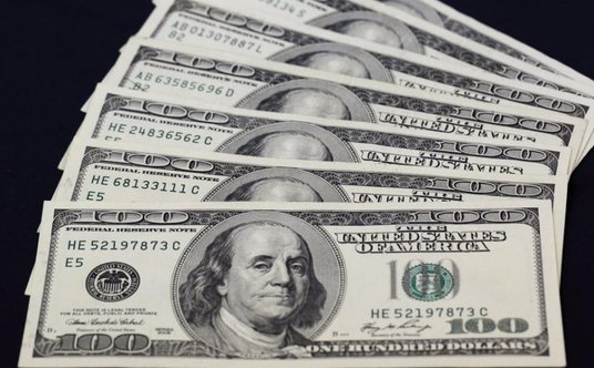 Amerykański dolar ma zdecydowanie zawyżoną wartość