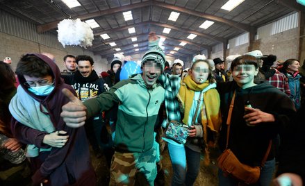 Nielegalna impreza we Francji. Uczestniczyło ponad 2500 osób