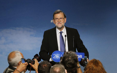 Premier Mariano Rajoy w czasie powyborczej konferencji