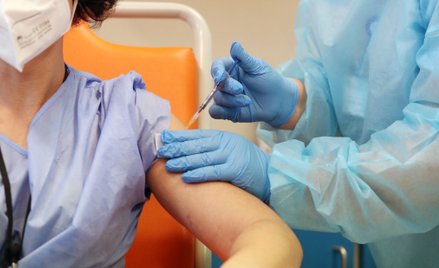 Firmy i związki chcą szczepień przeciw COVID-19