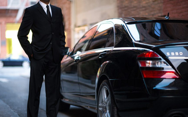 UberBLACK służy do zamawiania przejażdżek luksusowymi samochodami takich marek, jak BMW, Mercedes, V