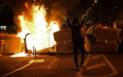 Najbardziej gwałtowny przebieg mają protesty w Barcelonie