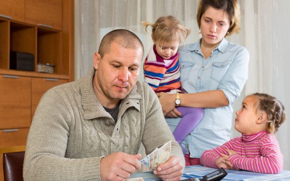 Świadczenia rodzinne - gminy odmawiają pomocy rodzinom