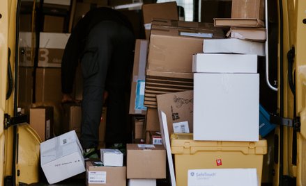 Ponad 2/3 paczek prześledzonych przez niezależnych białoruskich dziennikarzy nie dotarło do adresata