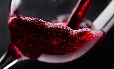 Polacy coraz częściej sięgają po wino. To możliwość rozwoju tak dla polskich winiarzy jak i dystrybu