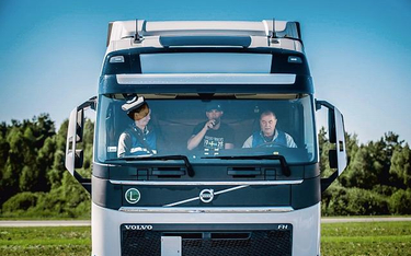Uczestnicy piątej edycji akcji "Profesjonalni kierowcy" szkolili się na najnowszych modelach Volvo.