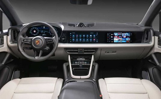 Tak prezentuje się wnętrze zmodernizowanego Porsche Cayenne