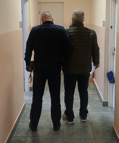 Zatrzymany 68-latek usłyszał już zarzut uszkodzenia mienia. Za takie przestępstwo grozi kara do 5 la
