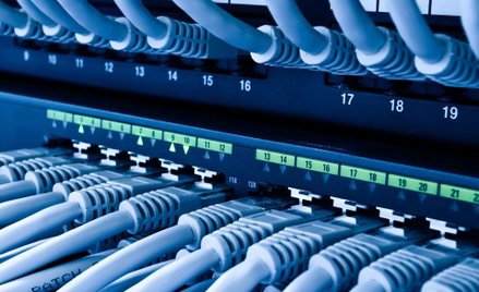 Czy szerokopasmowy internet powstaje na koszt gmin?